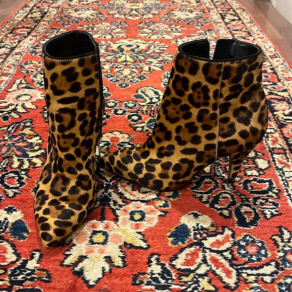 VINCE CAMUTO animal print boot size 6.5 EUC - Picture 1 of 3